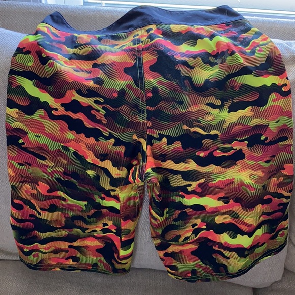 Under Armour swim trunks - Picture 4 of 5